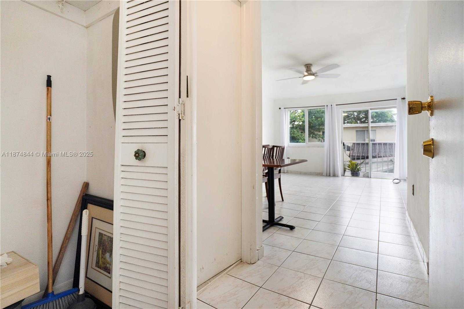 Small Image of 7735 ABBOTT AVE #5D, Miami Beach Number 43