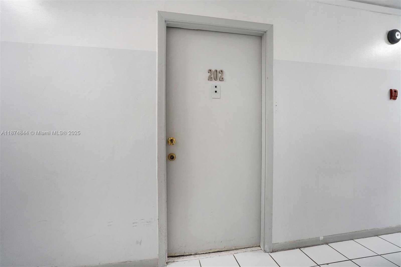 Small Image of 7735 ABBOTT AVE #5D, Miami Beach Number 44