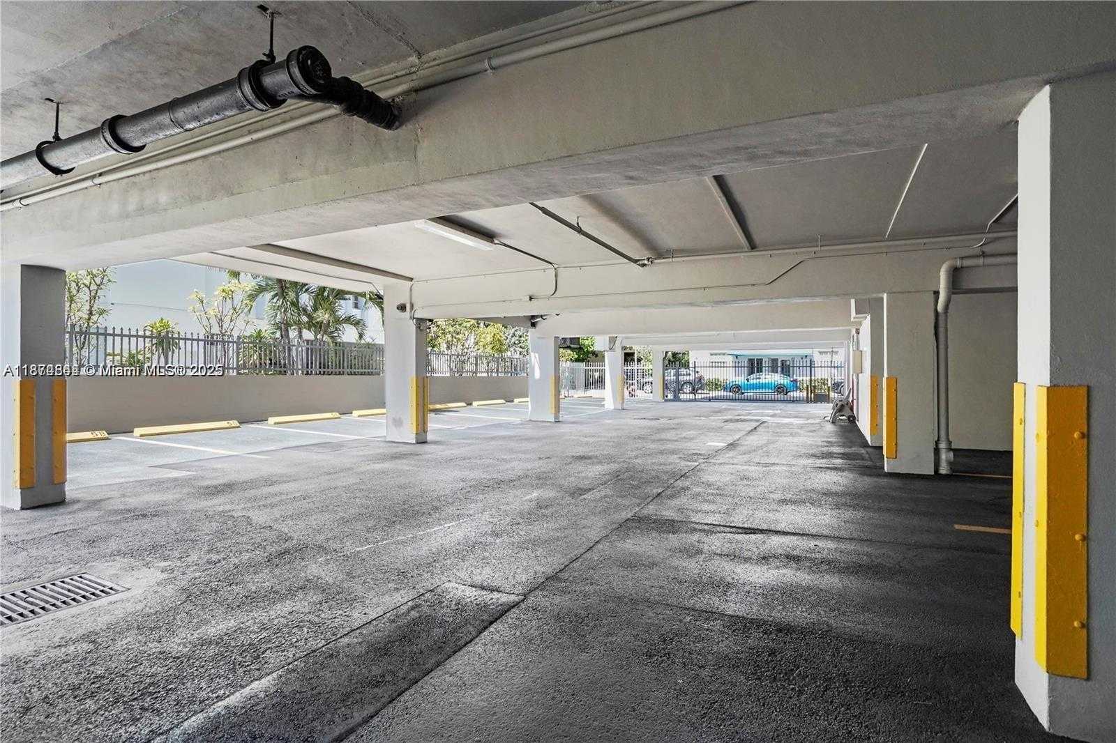 Small Image of 7735 ABBOTT AVE #5D, Miami Beach Number 49