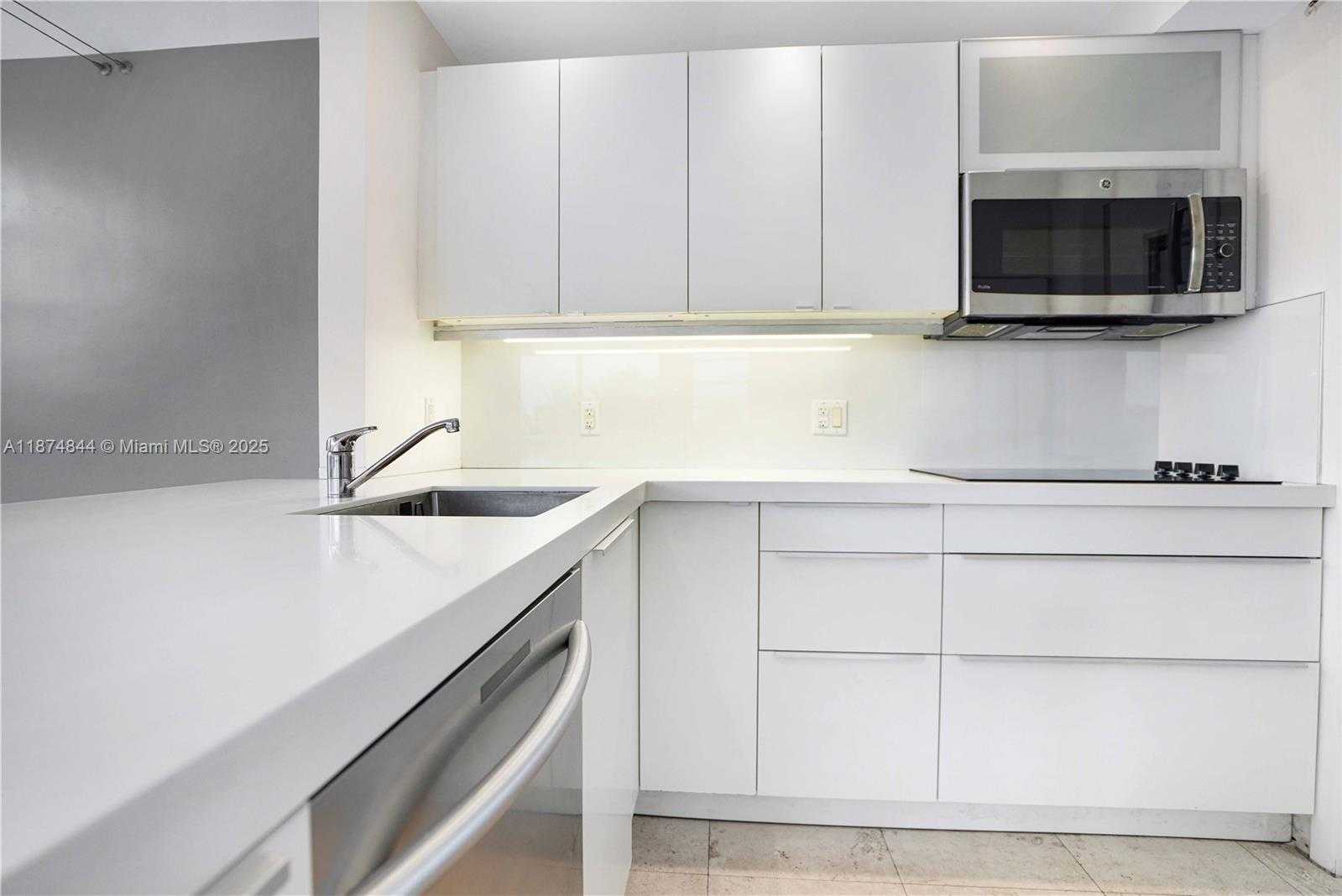 Small Image of 7735 ABBOTT AVE #5D, Miami Beach Number 5