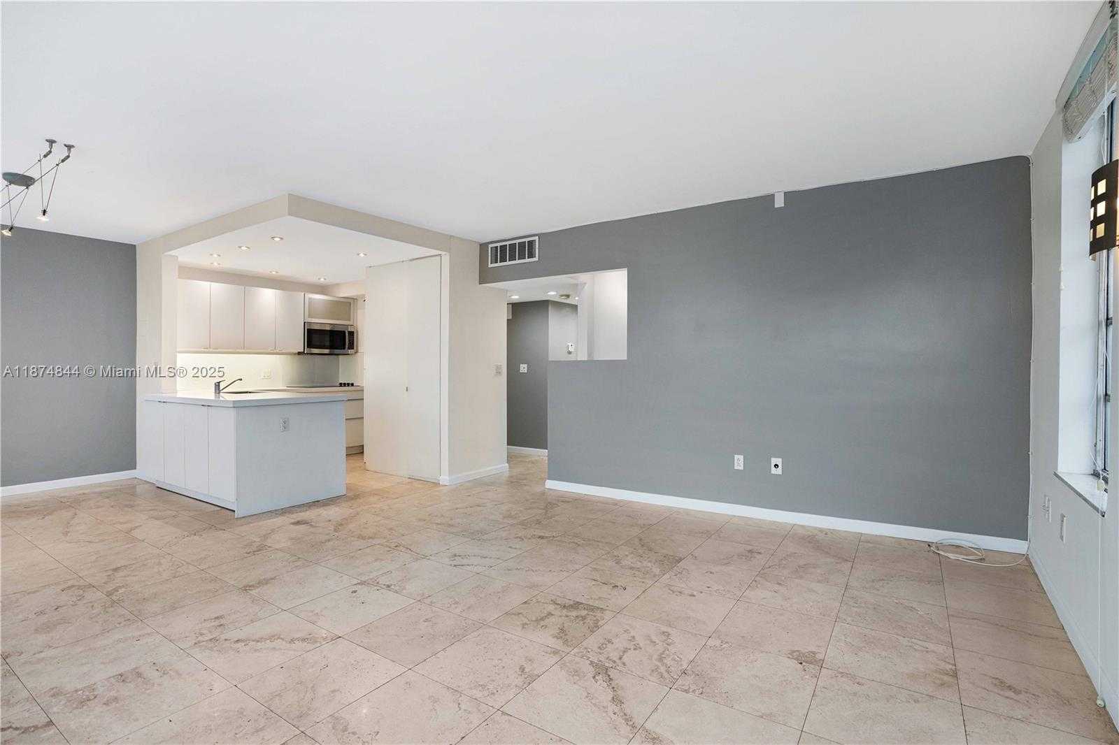 Small Image of 7735 ABBOTT AVE #5D, Miami Beach Number 9