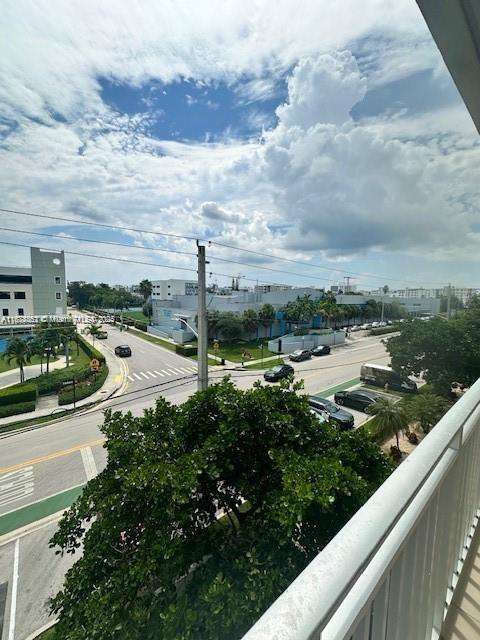 Small Image of 9500 WEST BAY HARBOR DR #4H, Bay Harbor Islands Number 22