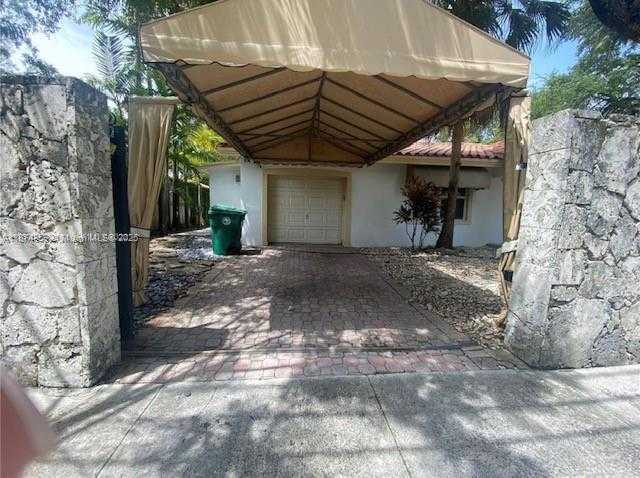 Small Image of 2195 SECOFFEE ST, Miami Number 5