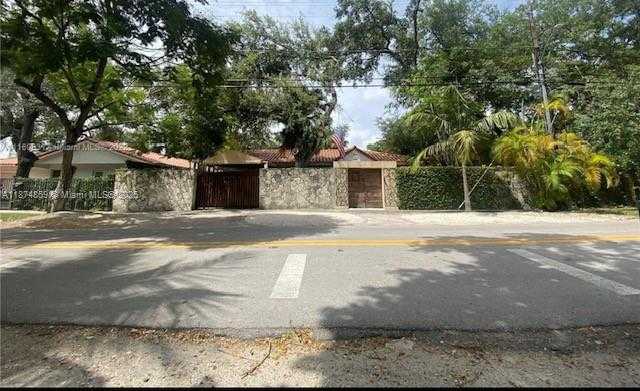 Small Image of 2195 SECOFFEE ST, Miami Number 6