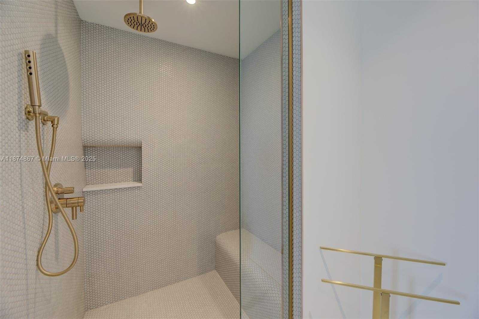 Small Image of 2678 TIGERTAIL AVE #1403, Coconut Grove Number 11