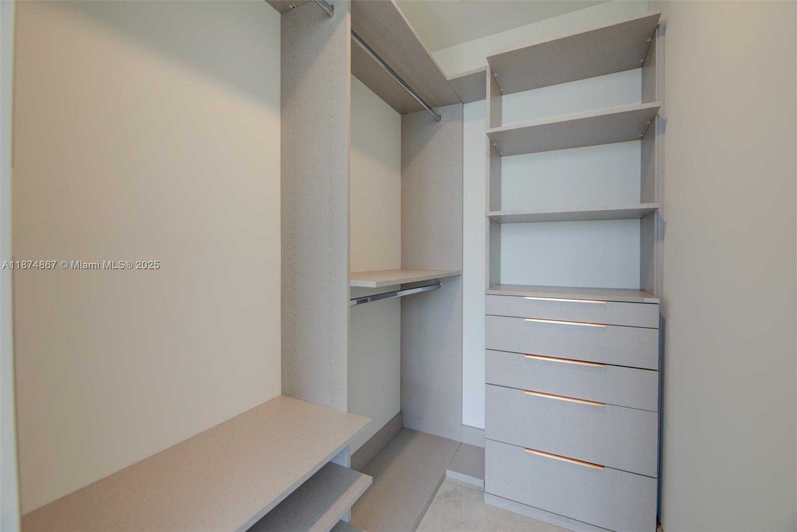 Small Image of 2678 TIGERTAIL AVE #1403, Coconut Grove Number 12