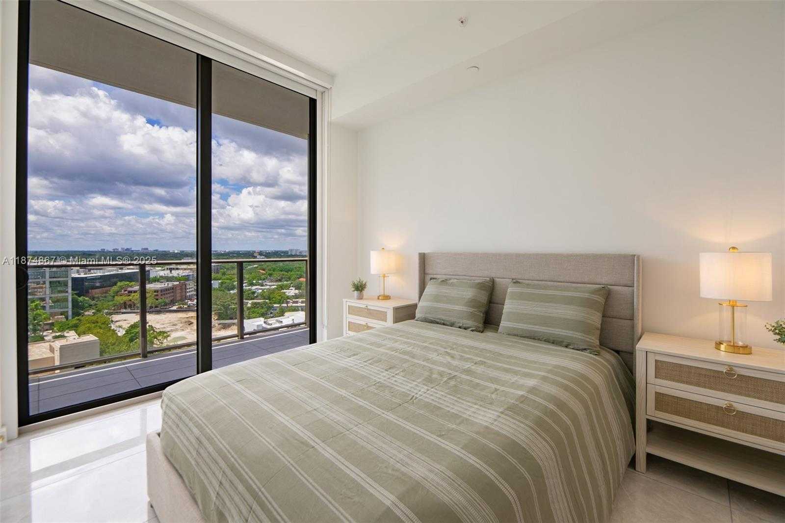 Small Image of 2678 TIGERTAIL AVE #1403, Coconut Grove Number 13