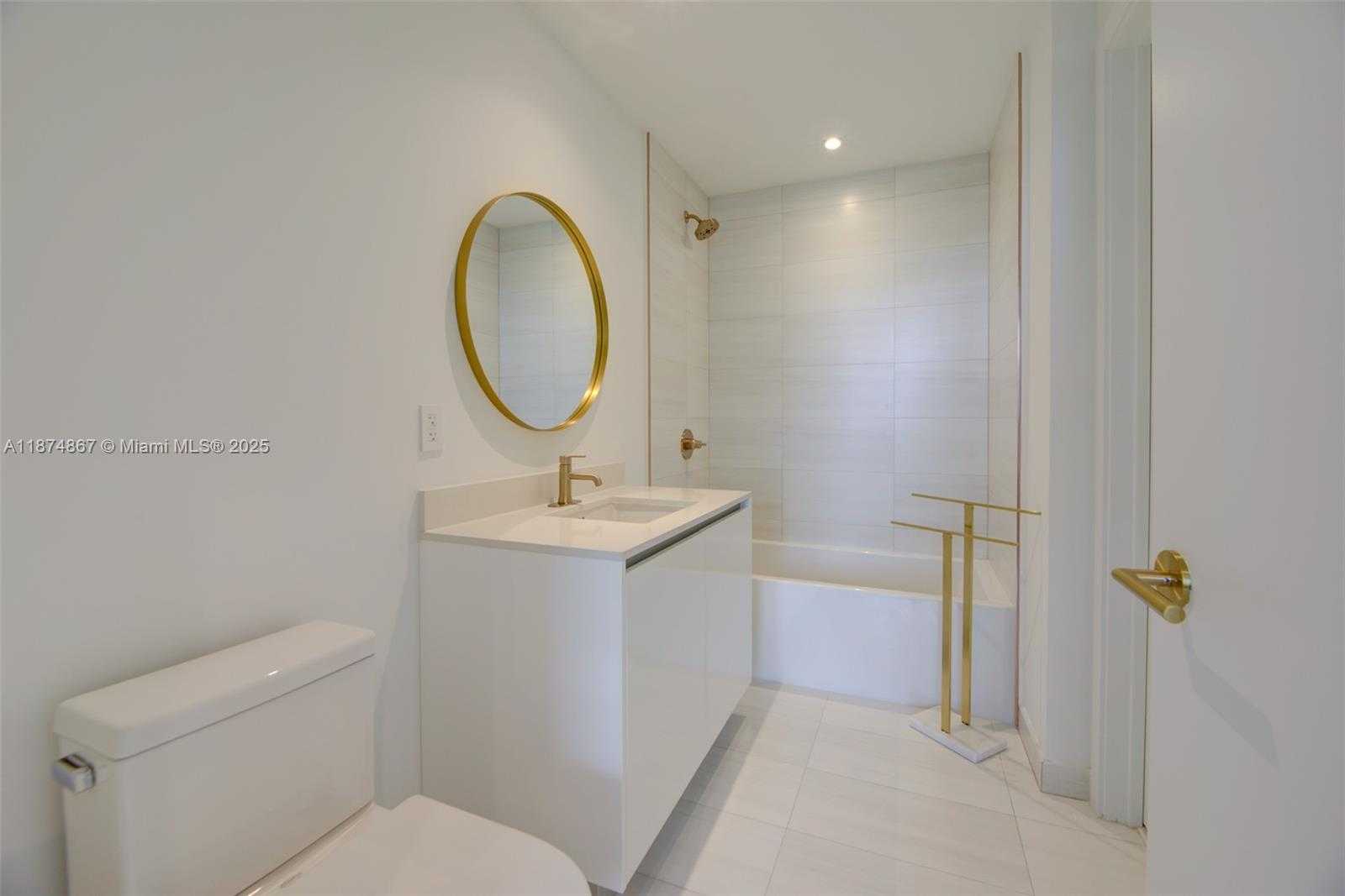 Small Image of 2678 TIGERTAIL AVE #1403, Coconut Grove Number 15