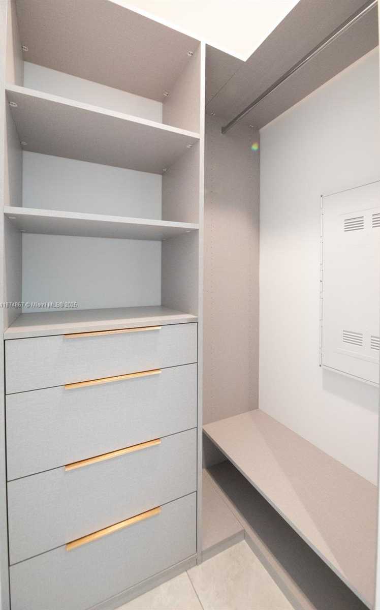 Small Image of 2678 TIGERTAIL AVE #1403, Coconut Grove Number 16