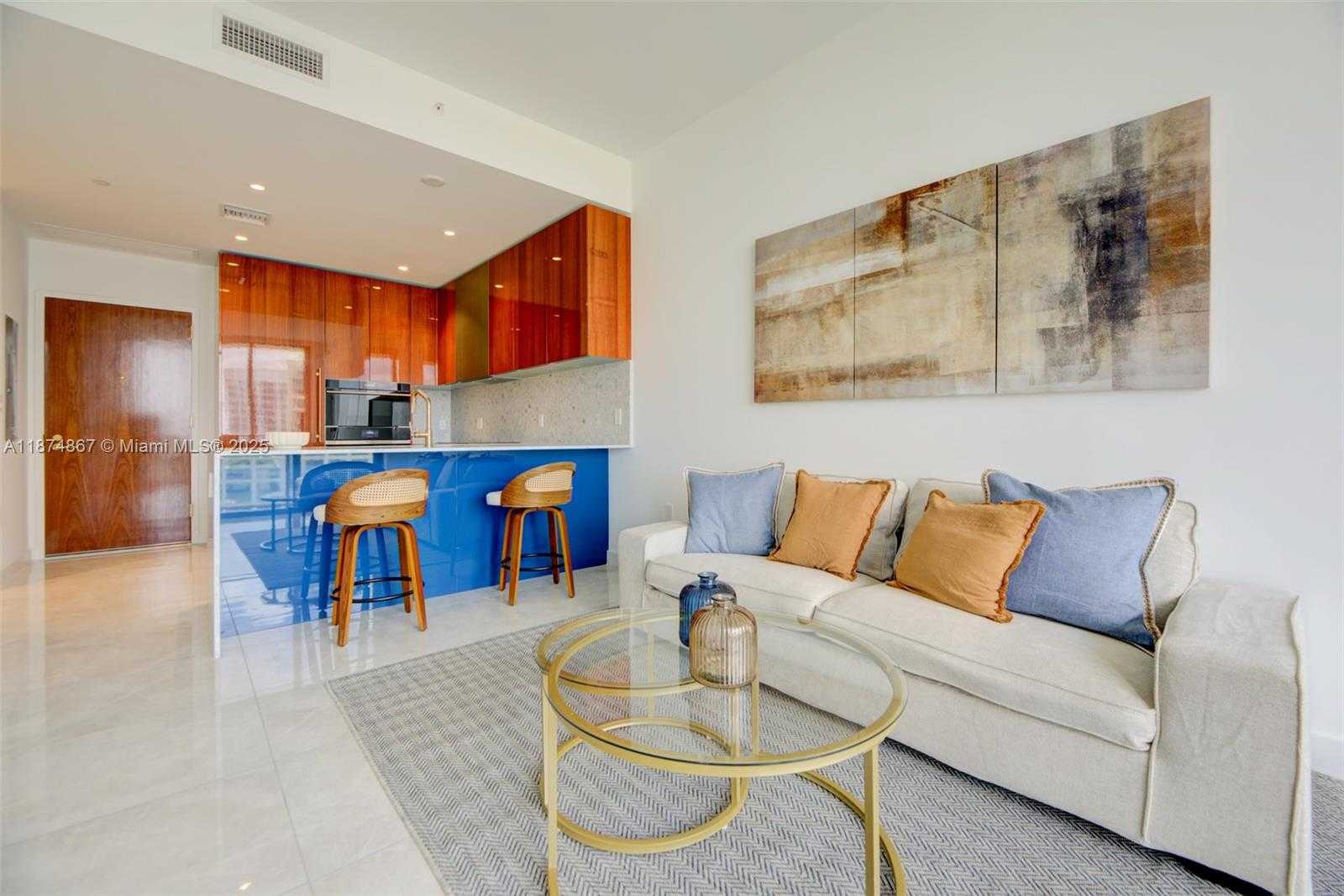 Small Image of 2678 TIGERTAIL AVE #1403, Coconut Grove Number 4