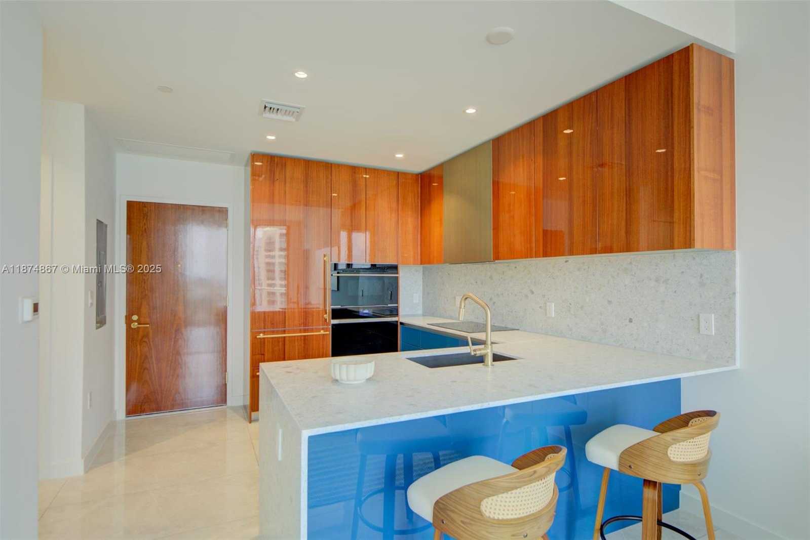 Small Image of 2678 TIGERTAIL AVE #1403, Coconut Grove Number 6
