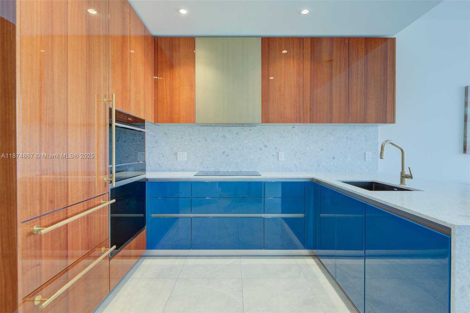 Small Image of 2678 TIGERTAIL AVE #1403, Coconut Grove Number 7
