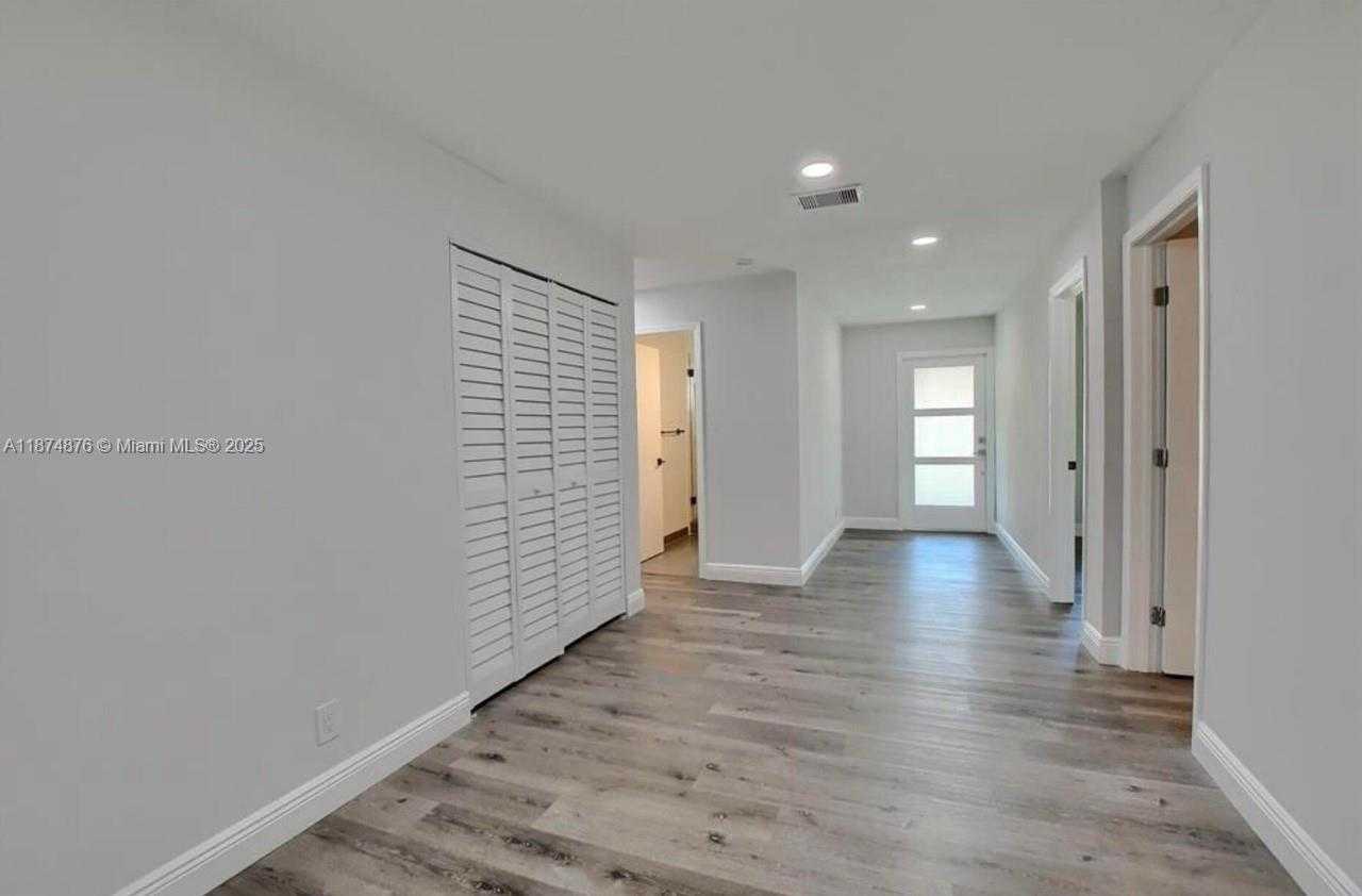 Small Image of 126 NORTH WEST 3RD CT, Boca Raton Number 5