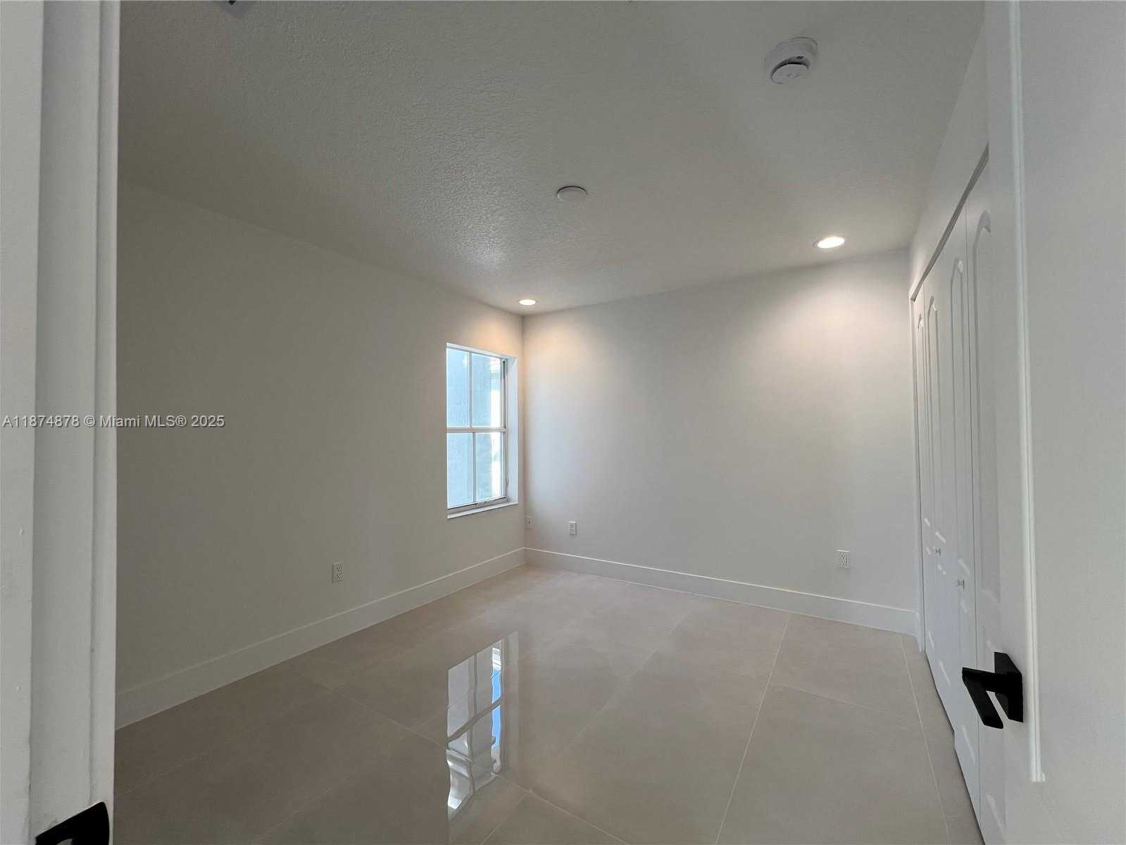 Small Image of 16247 SOUTH WEST 46TH TER, Miami Number 10