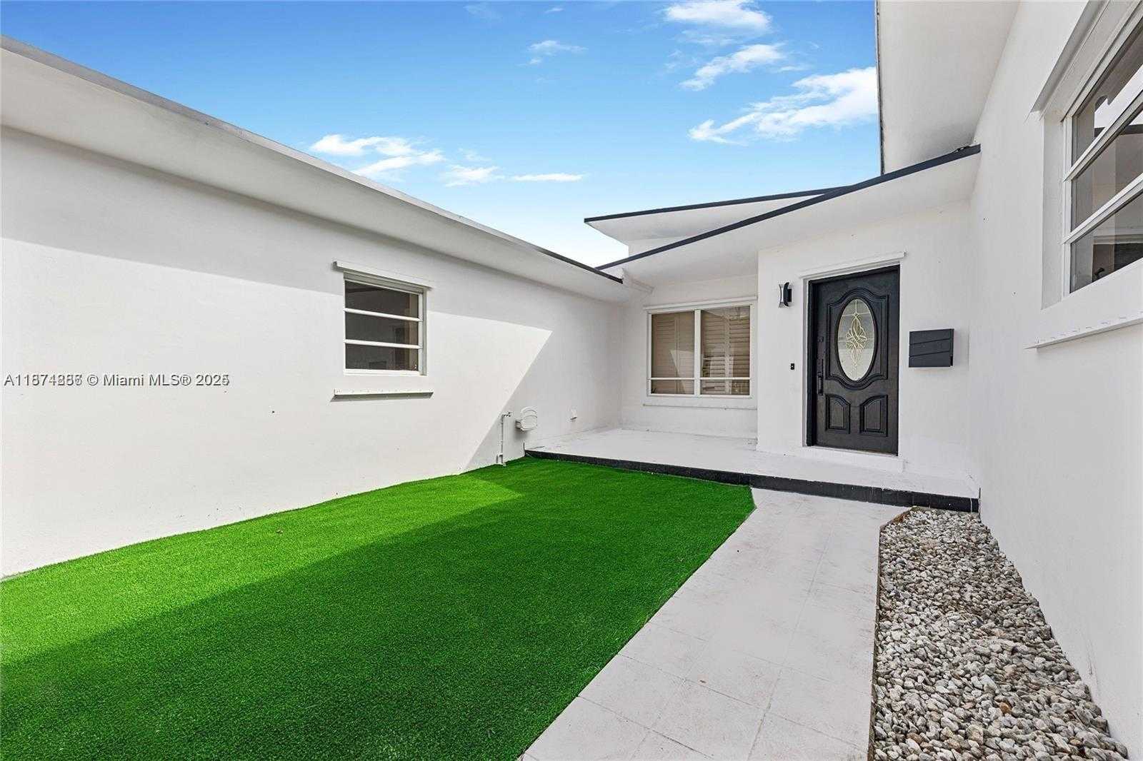 Small Image of 7525 ADVENTURE AVE #1, North Bay Village Number 2