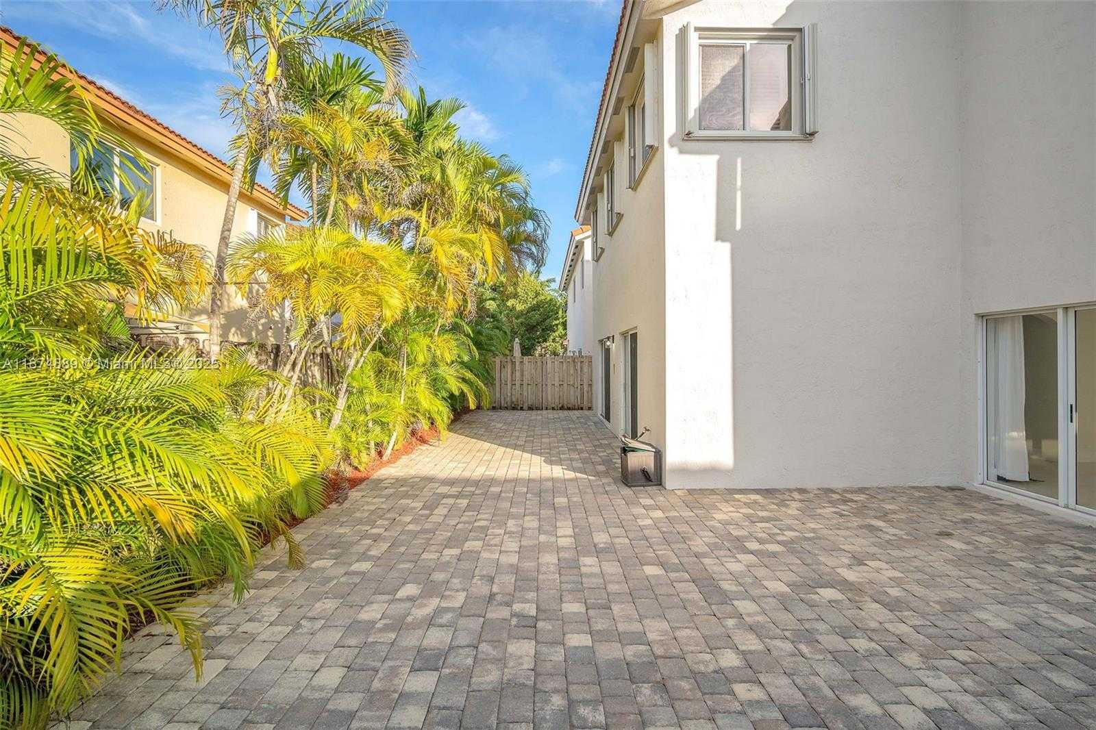 Small Image of 11247 NORTH WEST 58TH TER #11247, Doral Number 25