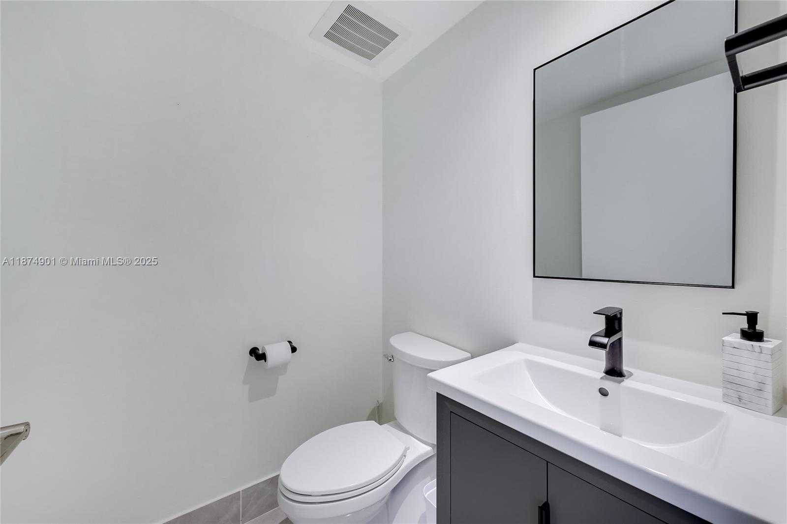 Small Image of 901 BRICKELL KEY BLVD #2401, Miami Number 10