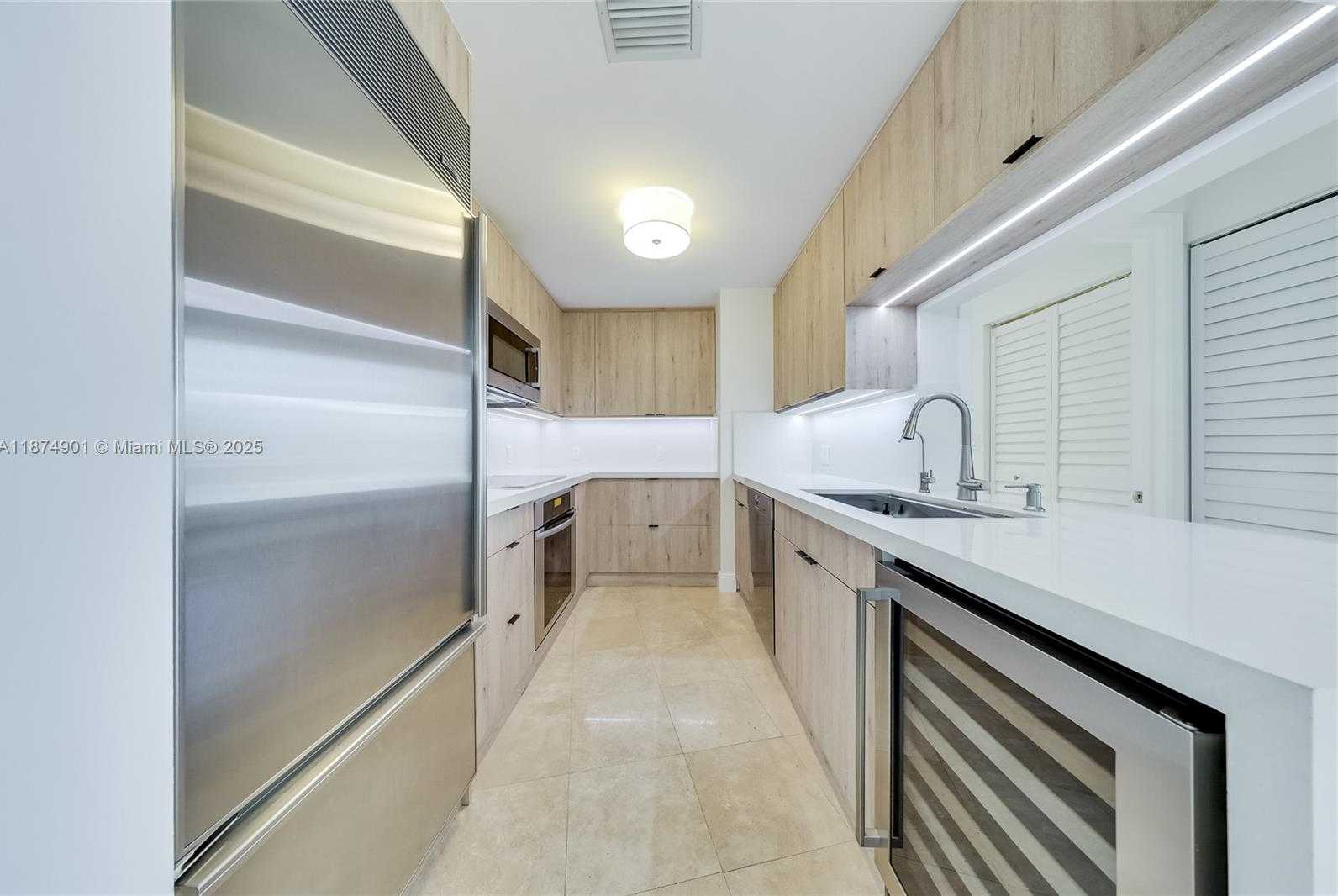 Small Image of 901 BRICKELL KEY BLVD #2401, Miami Number 9