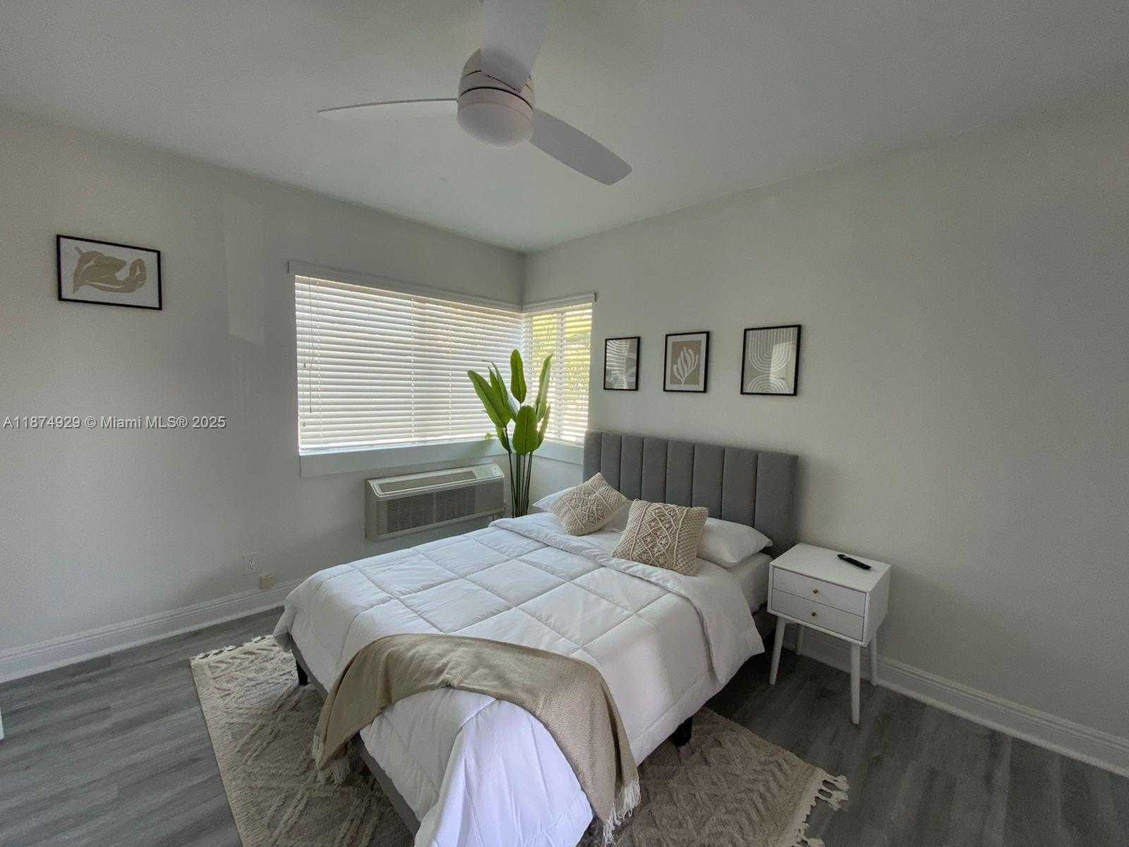 Small Image of 7325 CARLYLE AVE #12A, Miami Beach Number 2