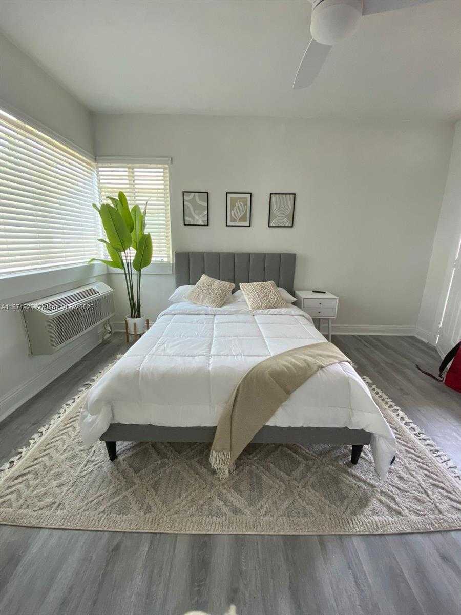 Small Image of 7325 CARLYLE AVE #12A, Miami Beach Number 3