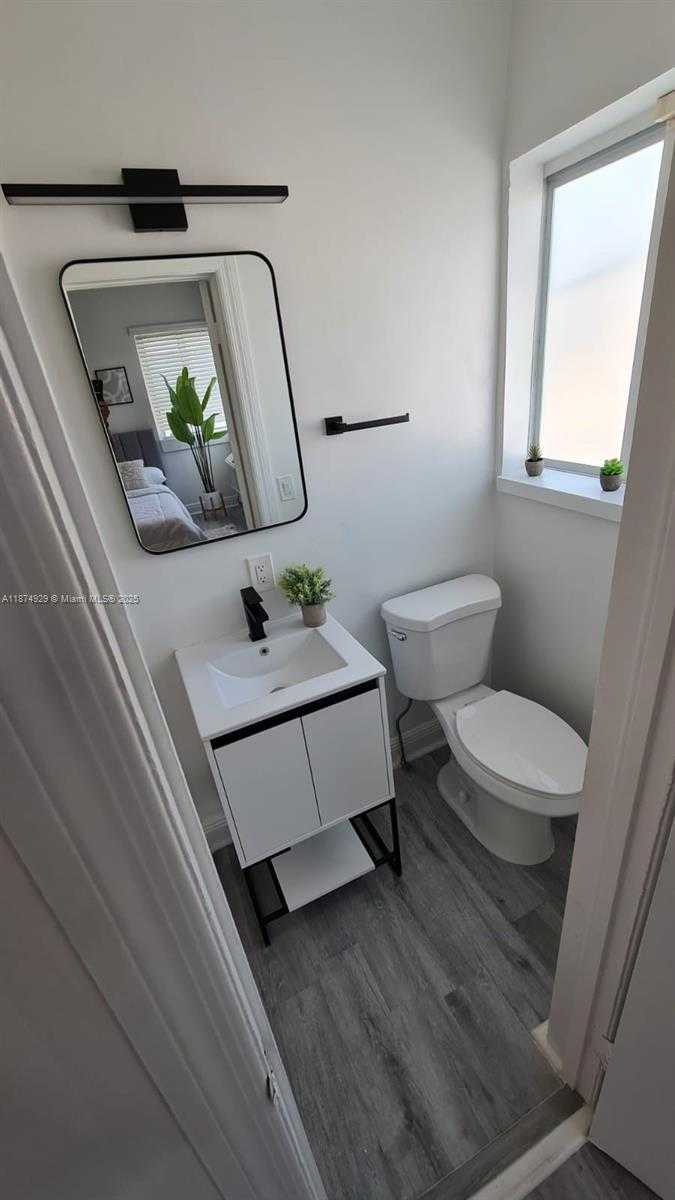 Small Image of 7325 CARLYLE AVE #12A, Miami Beach Number 6