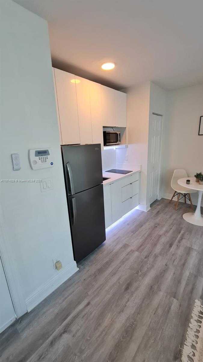 Small Image of 7325 CARLYLE AVE #12A, Miami Beach Number 7