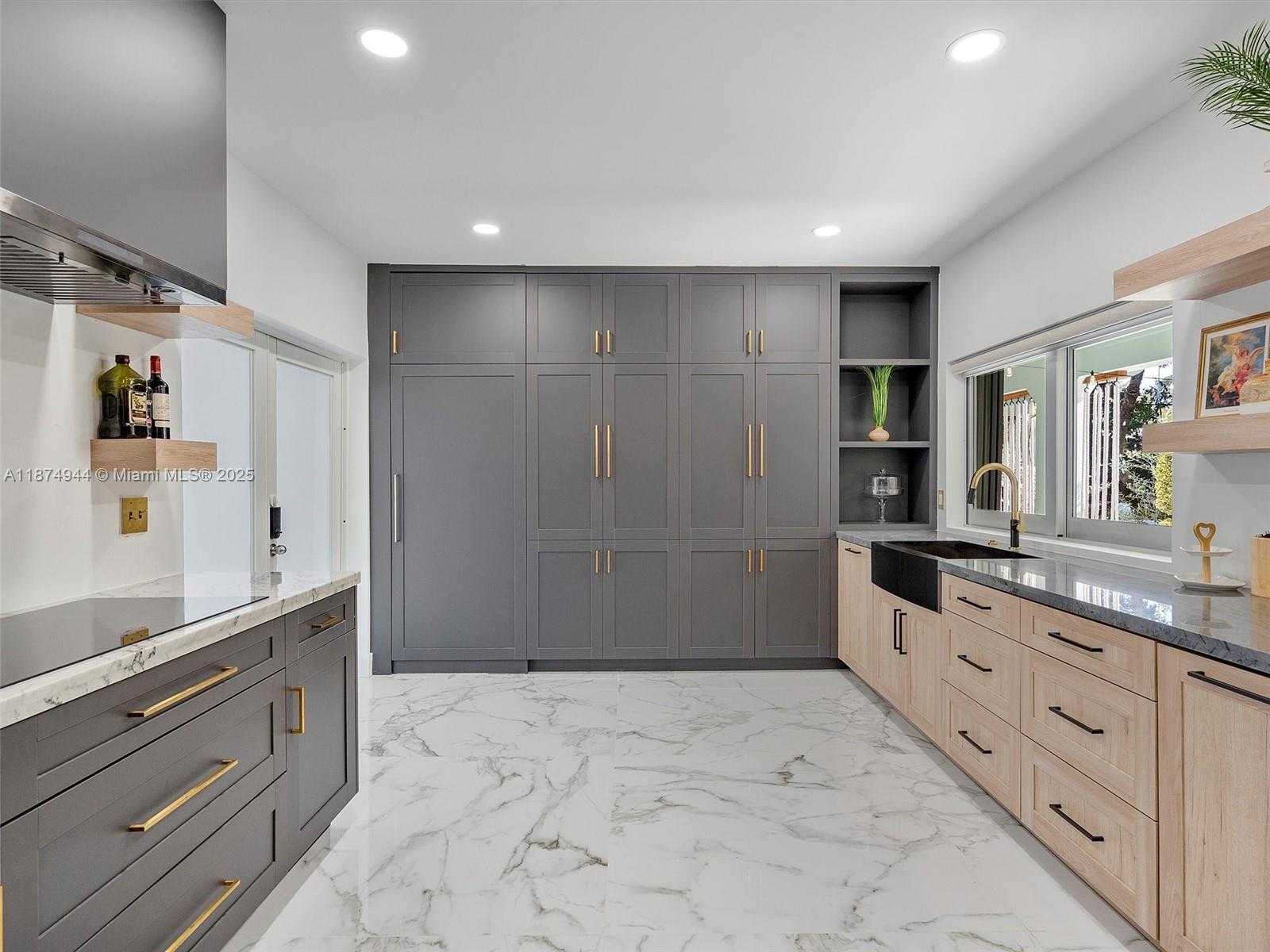 Small Image of 4431 ALTON RD, Miami Beach Number 10