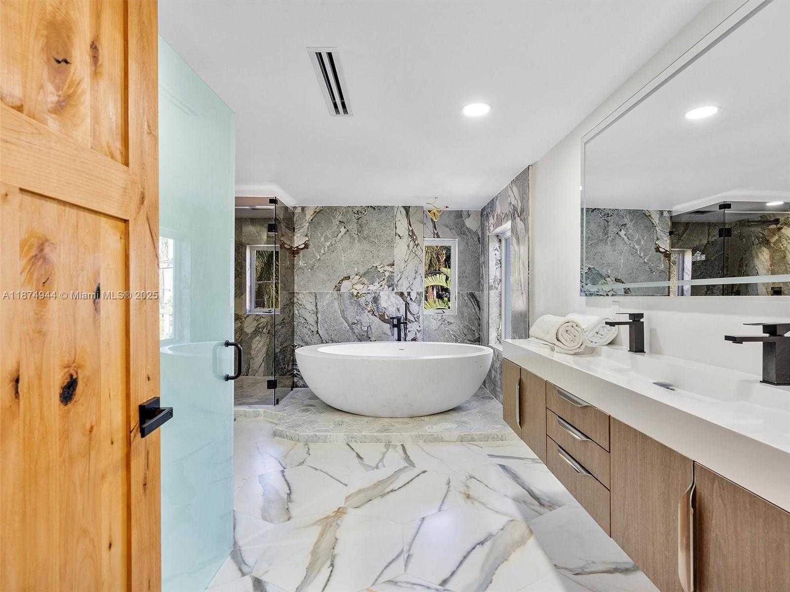 Small Image of 4431 ALTON RD, Miami Beach Number 14