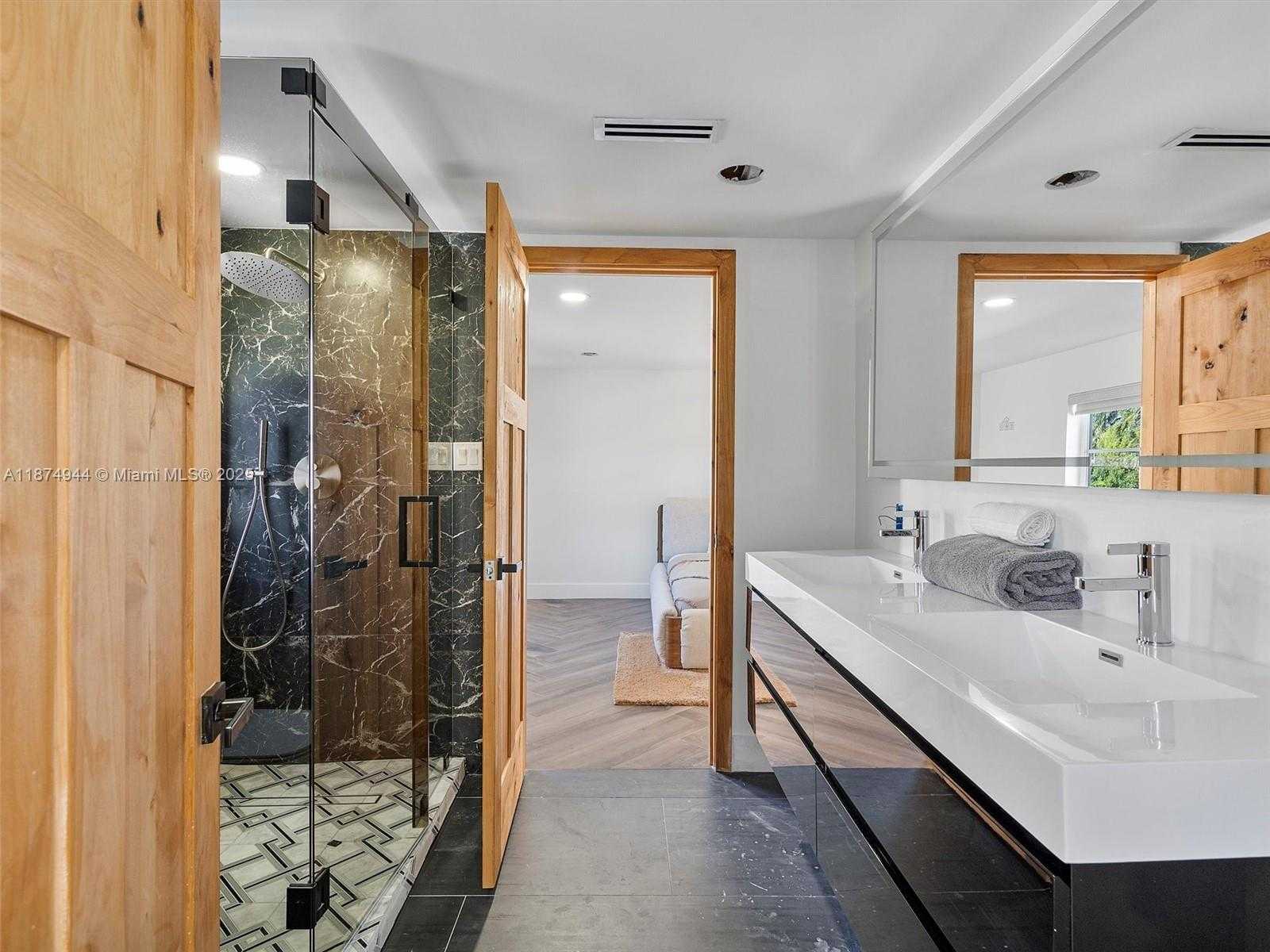 Small Image of 4431 ALTON RD, Miami Beach Number 18