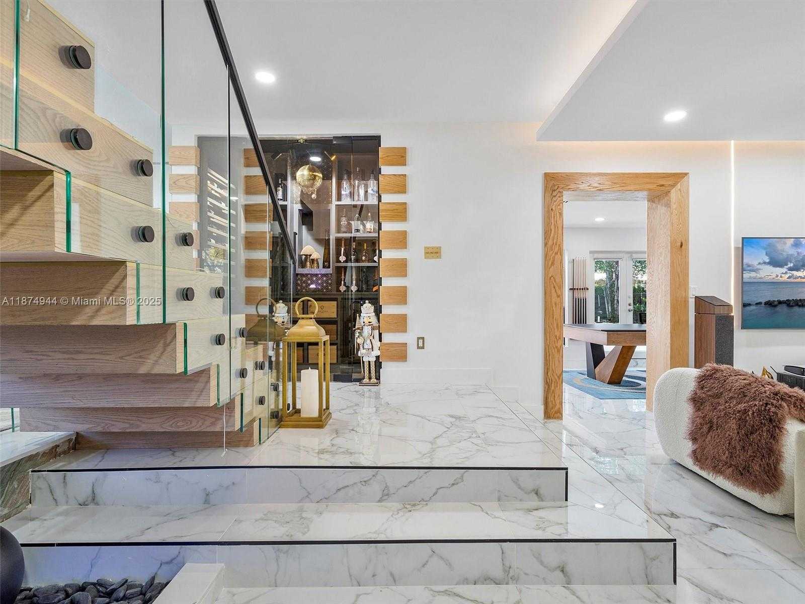 Small Image of 4431 ALTON RD, Miami Beach Number 2