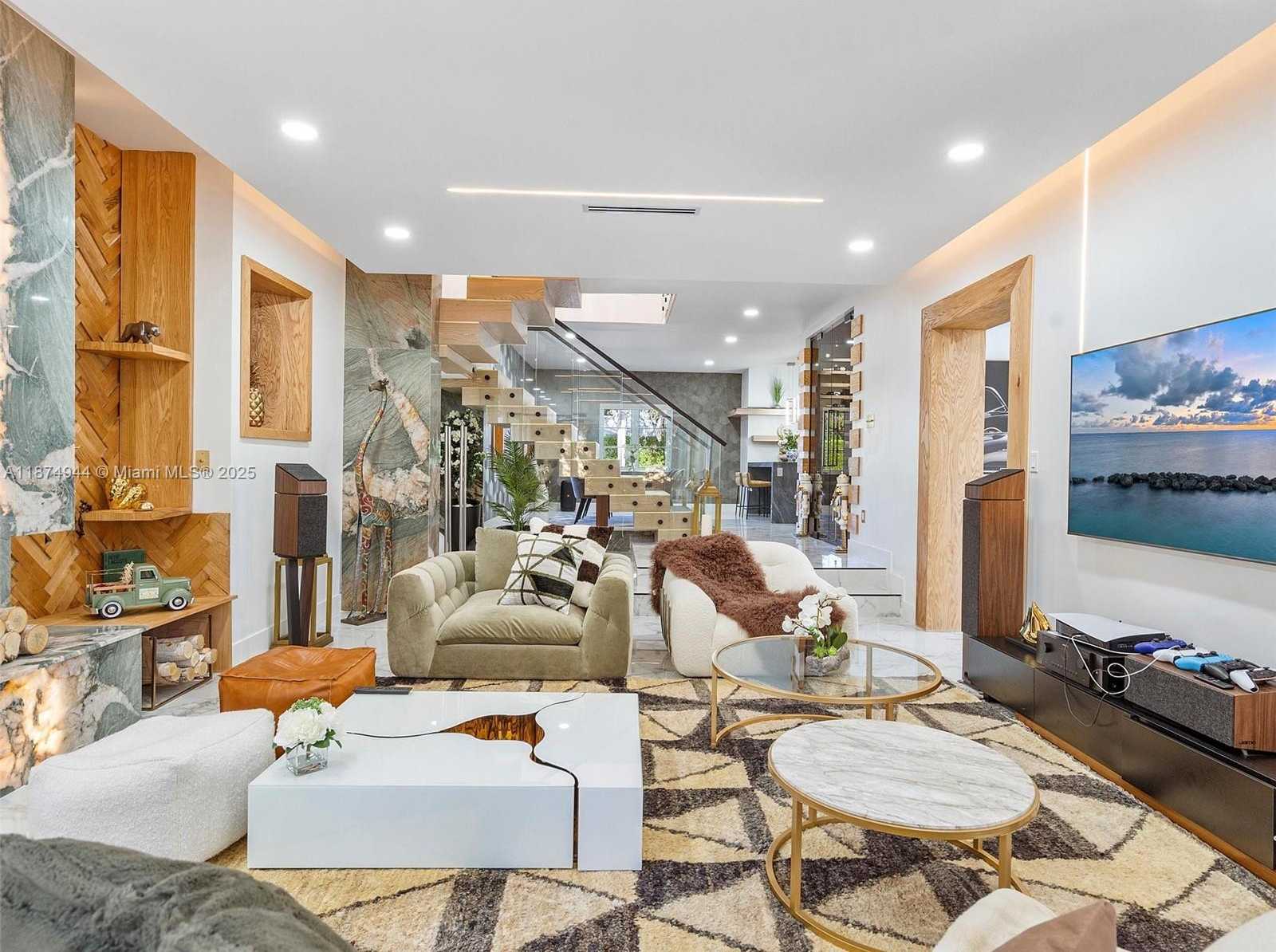 Small Image of 4431 ALTON RD, Miami Beach Number 3