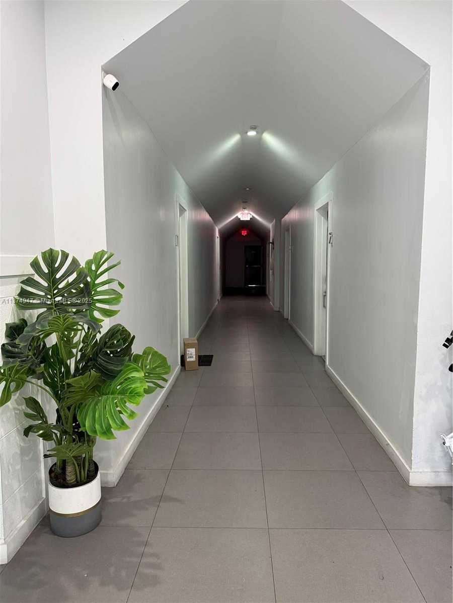 Small Image of 924 MARSEILLE DR #22, Miami Beach Number 6