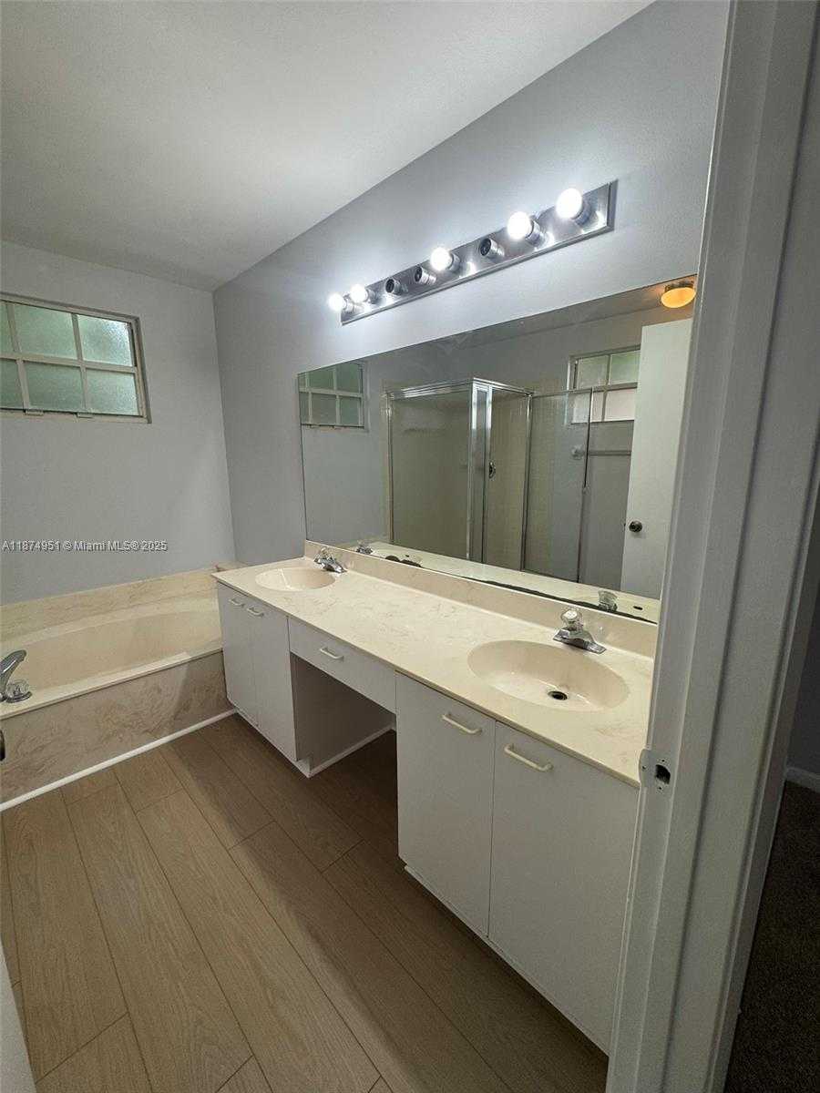 Small Image of 10931 NORTH WEST 12TH PL, Plantation Number 20