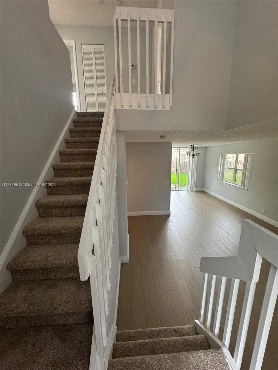 Small Image of 10931 NORTH WEST 12TH PL, Plantation Number 3
