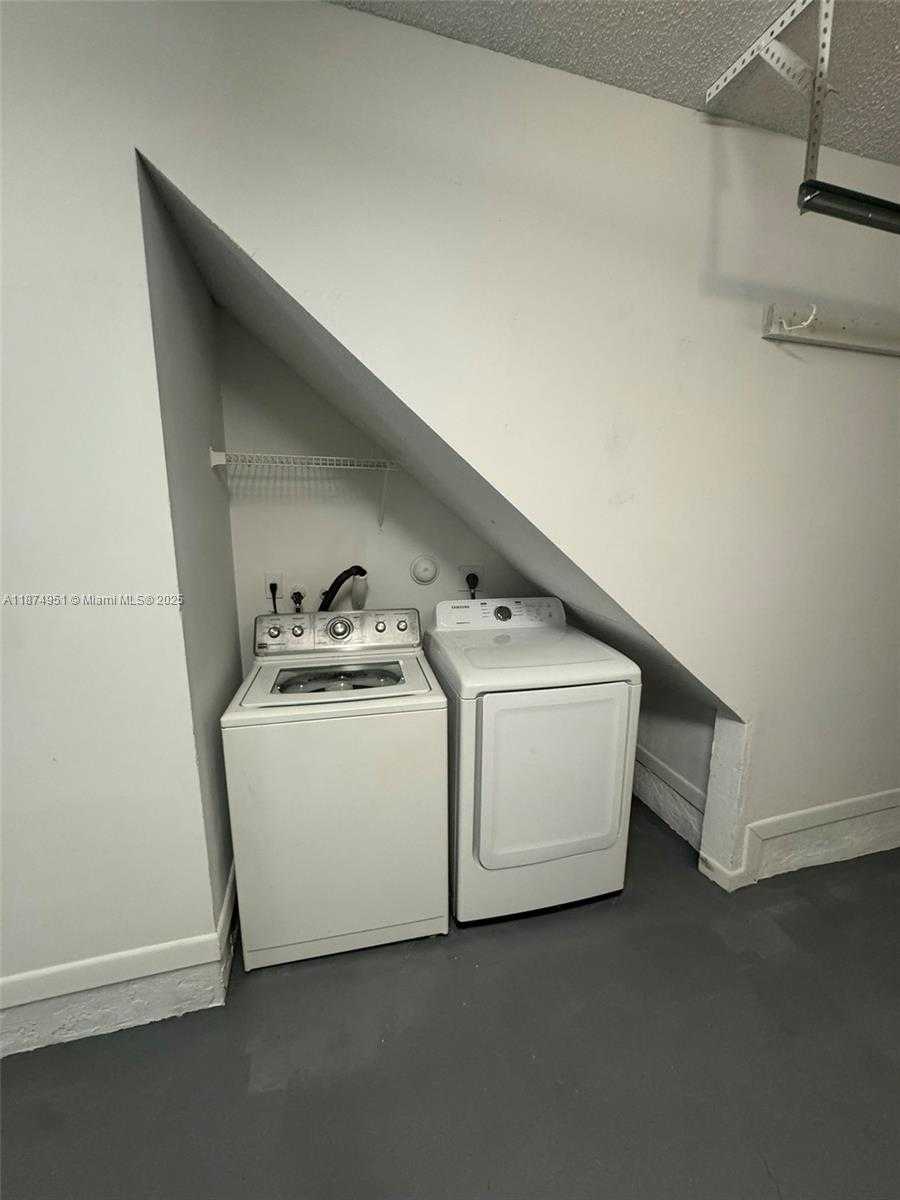 Small Image of 10931 NORTH WEST 12TH PL, Plantation Number 35