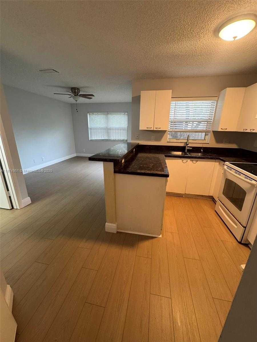 Small Image of 10931 NORTH WEST 12TH PL, Plantation Number 4