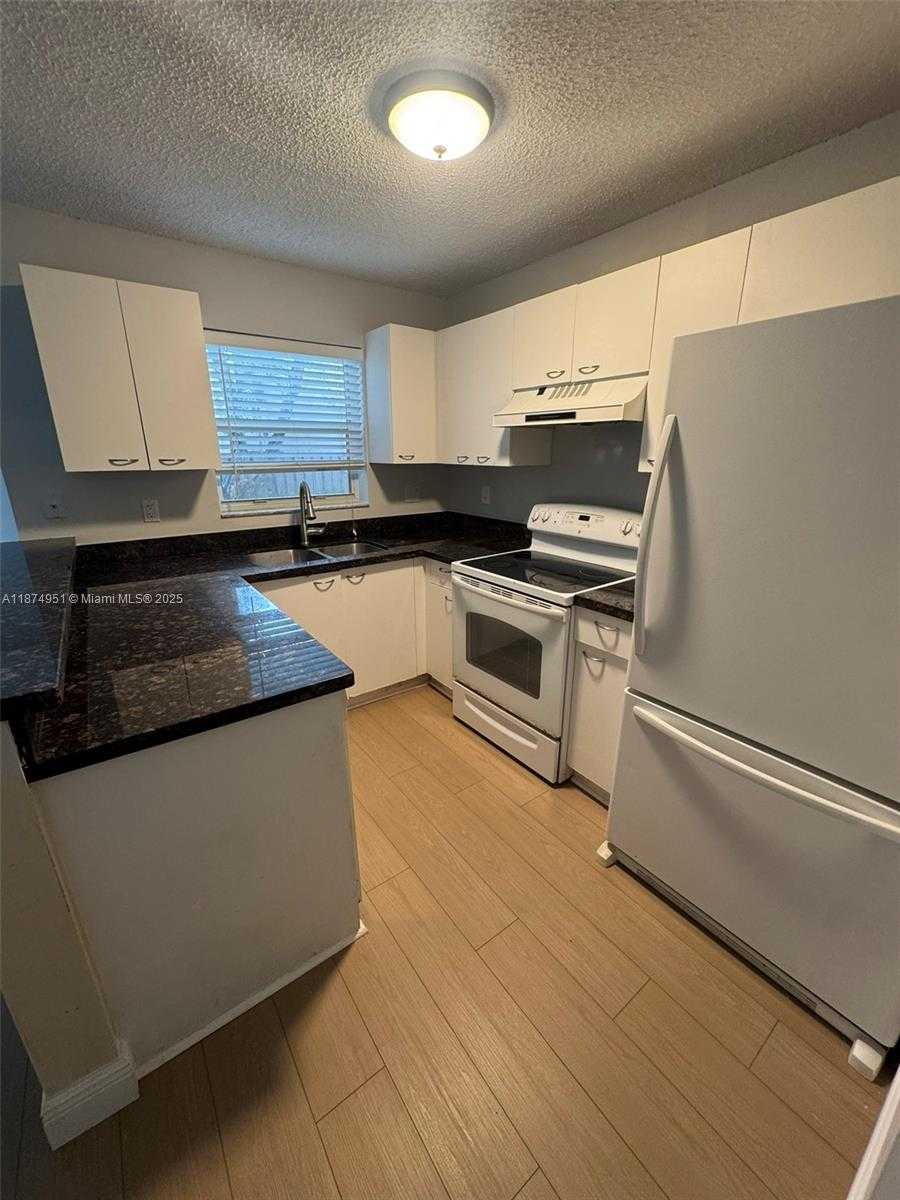 Small Image of 10931 NORTH WEST 12TH PL, Plantation Number 5