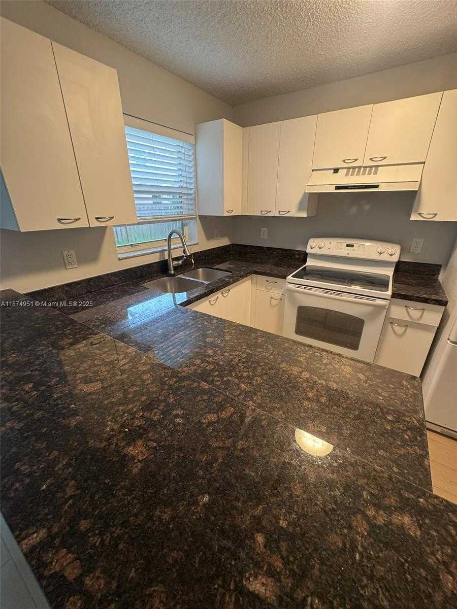Small Image of 10931 NORTH WEST 12TH PL, Plantation Number 6