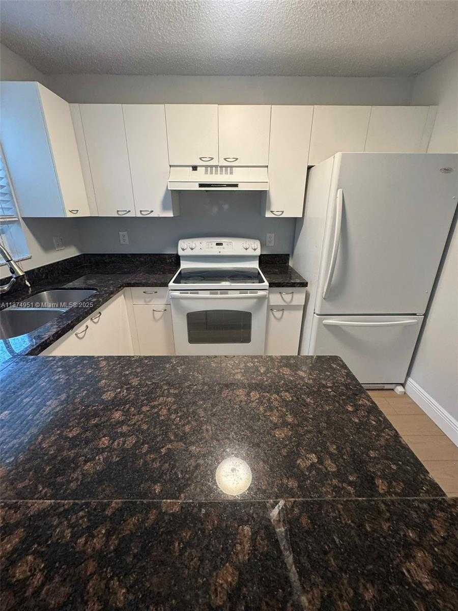 Small Image of 10931 NORTH WEST 12TH PL, Plantation Number 7