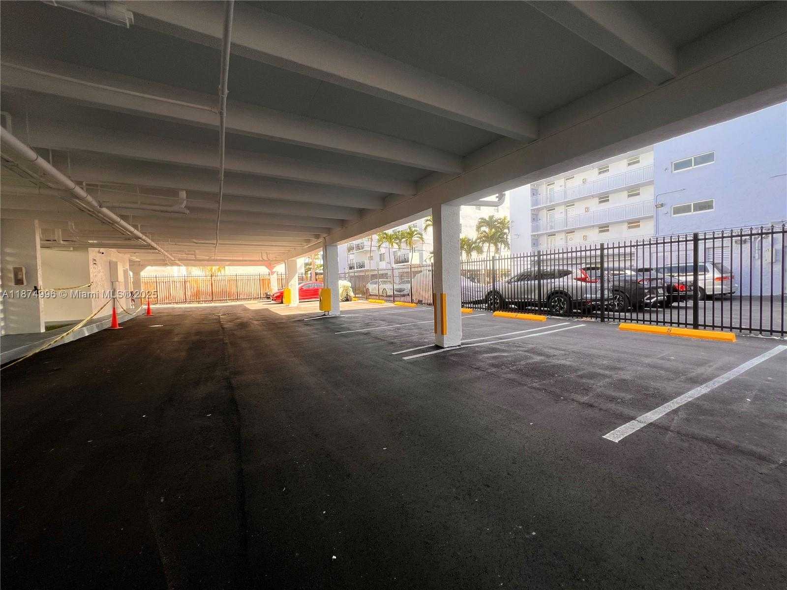 Small Image of 1033 LENOX AVE #202, Miami Beach Number 3