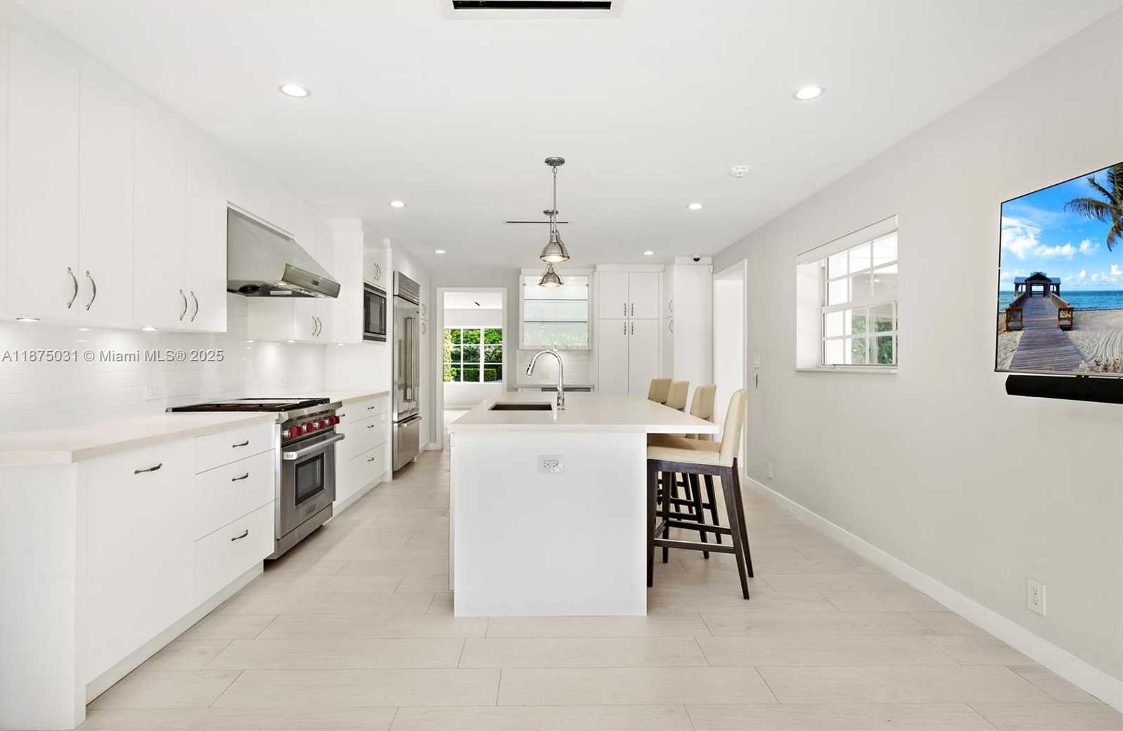 Small Image of 4380 LAKE RD, Miami Number 11