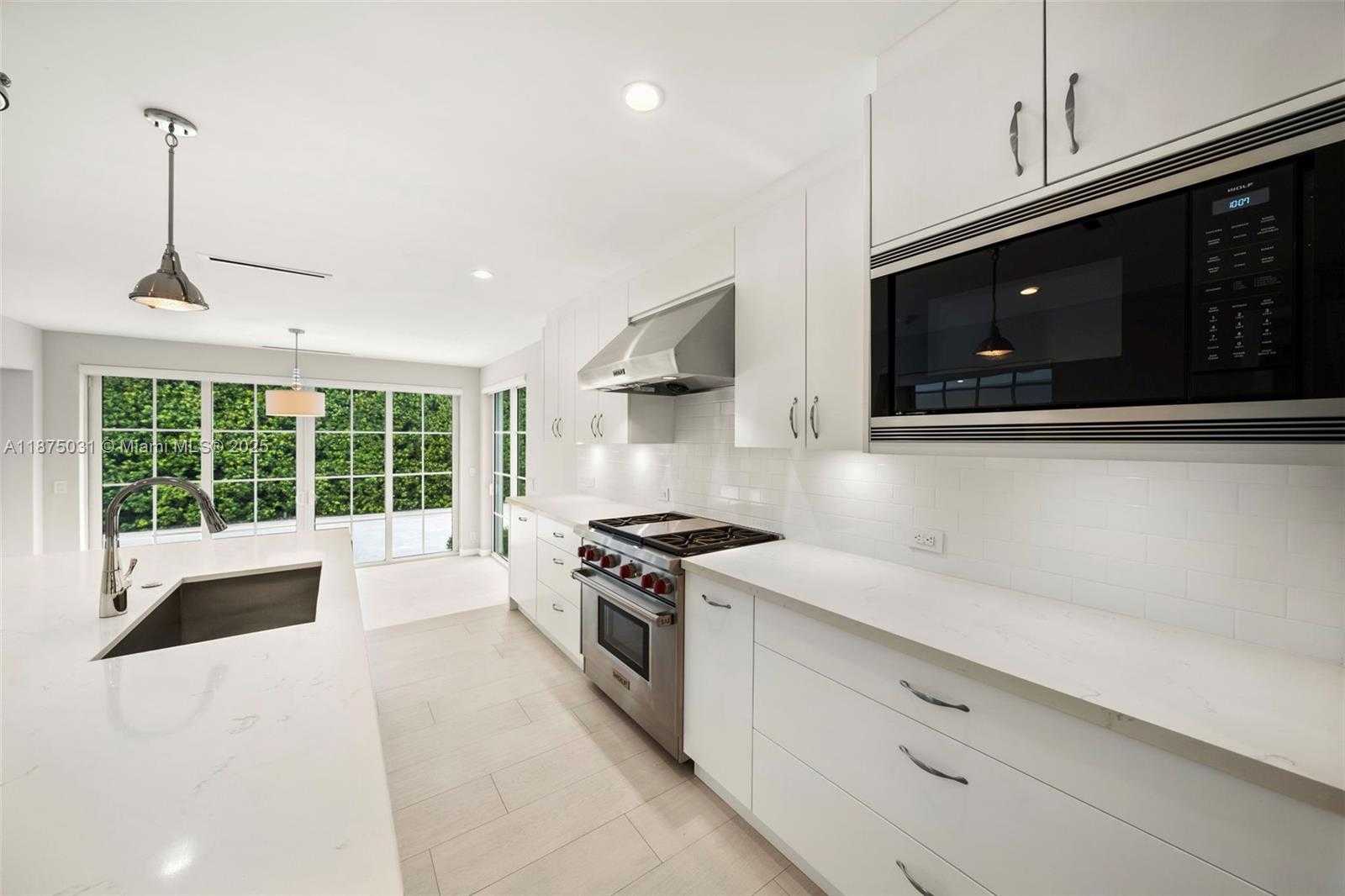 Small Image of 4380 LAKE RD, Miami Number 12