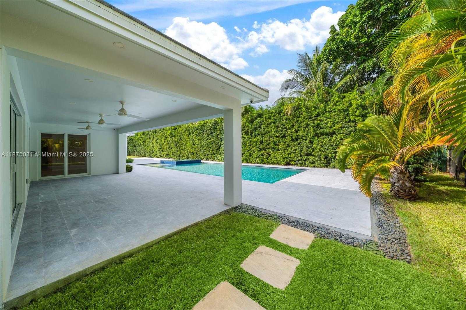 Small Image of 4380 LAKE RD, Miami Number 16