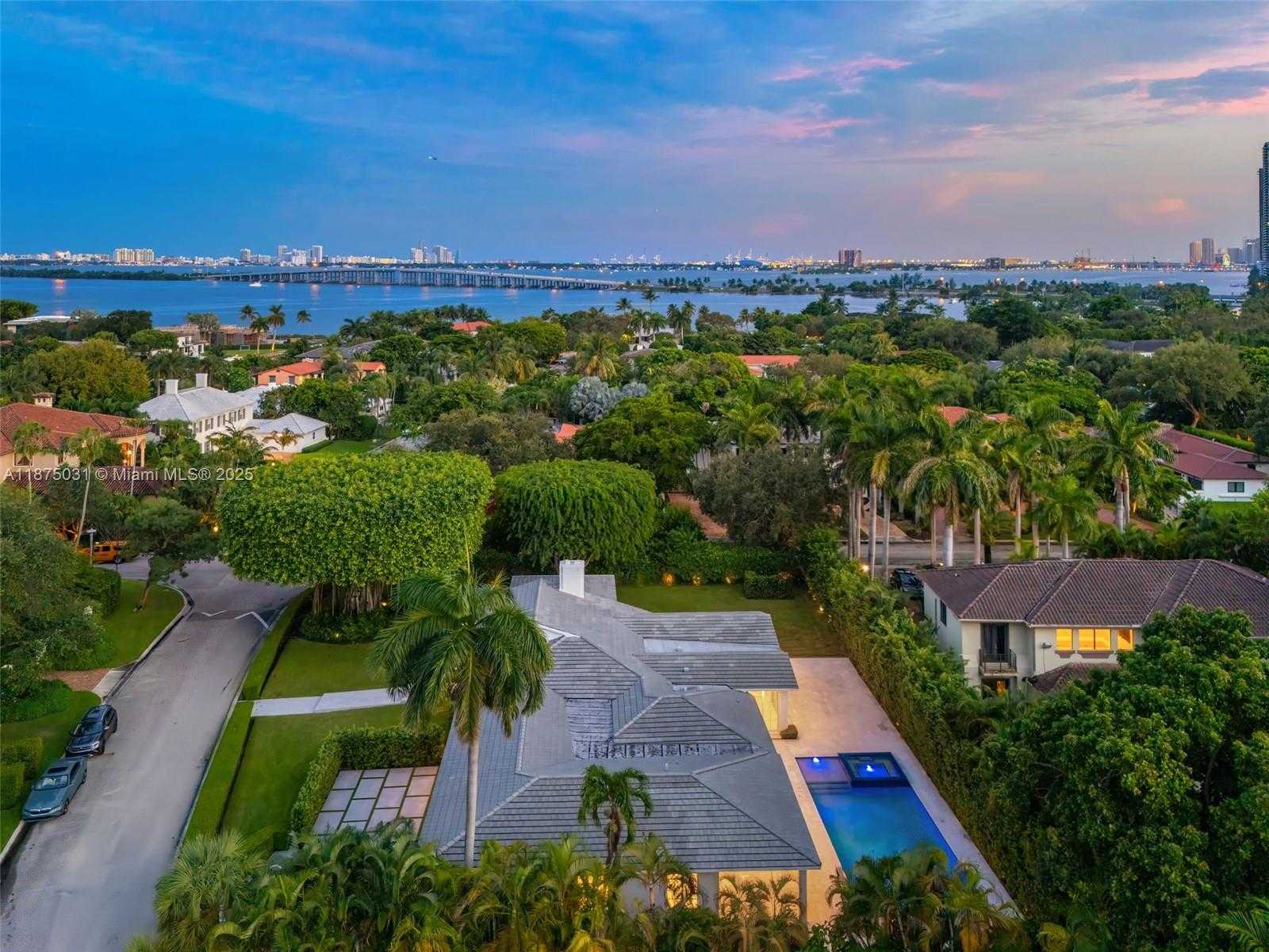 Small Image of 4380 LAKE RD, Miami Number 20