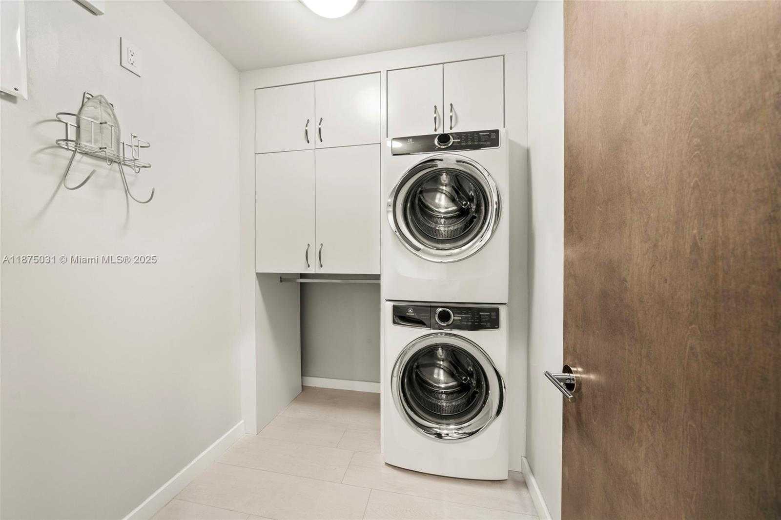 Small Image of 4380 LAKE RD, Miami Number 21