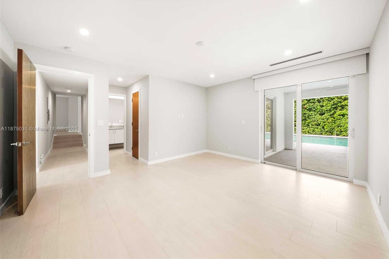 Small Image of 4380 LAKE RD, Miami Number 24