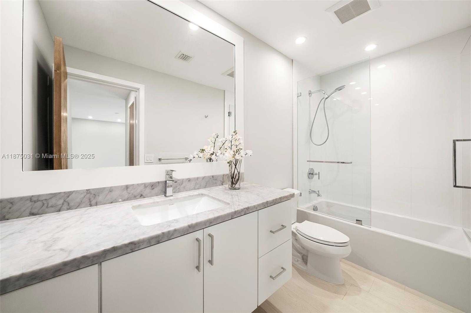 Small Image of 4380 LAKE RD, Miami Number 25