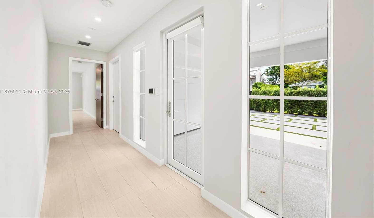 Small Image of 4380 LAKE RD, Miami Number 26