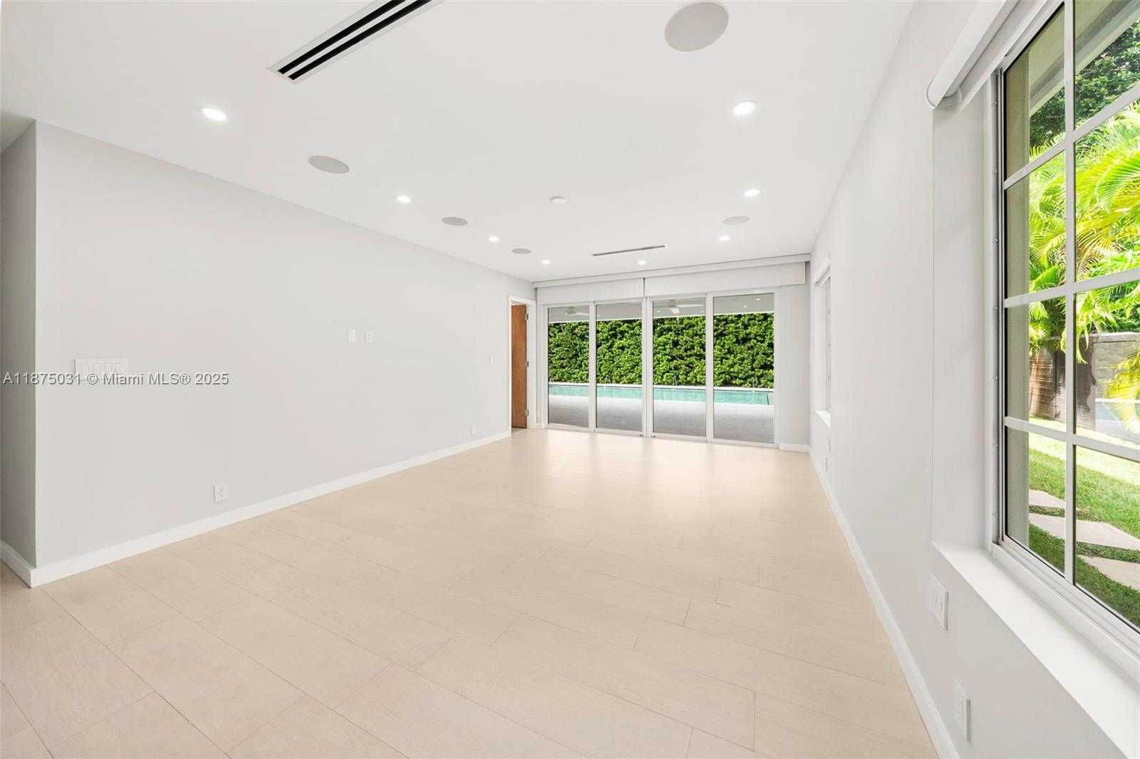 Small Image of 4380 LAKE RD, Miami Number 27