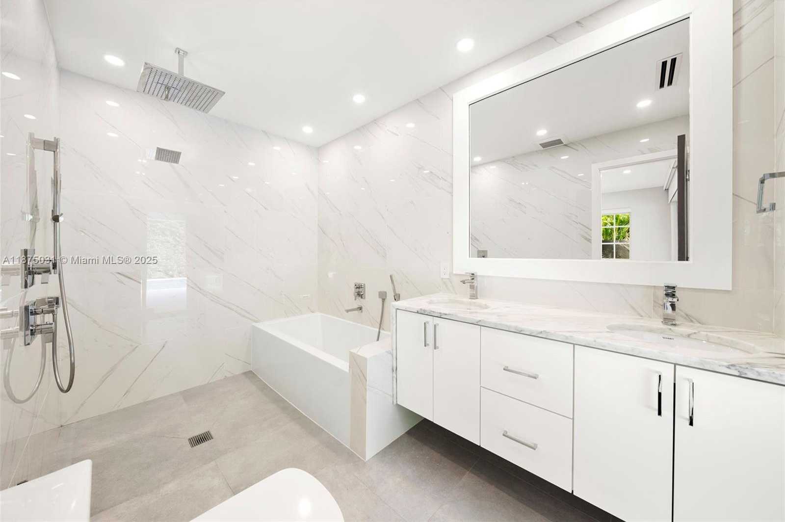 Small Image of 4380 LAKE RD, Miami Number 28
